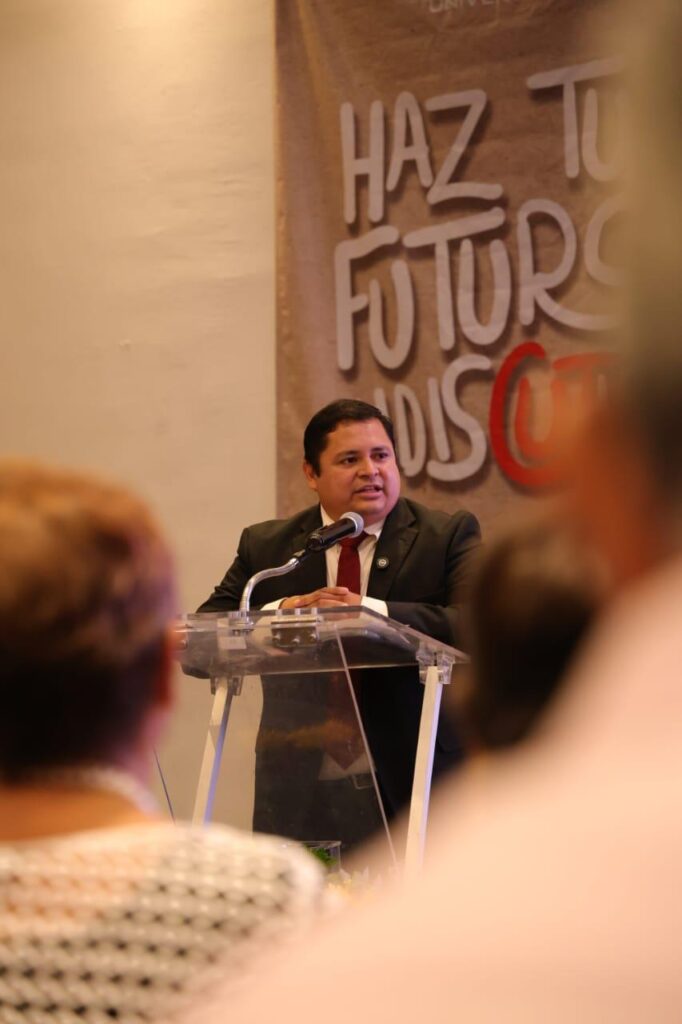 Octavio Adame impulsa liderazgo y motivación entre los jóvenes