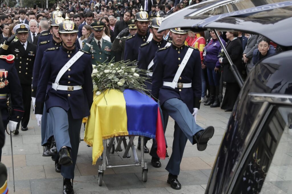 Sentencian a 7 años de prisión a menor que asesinó a Miguel Uribe