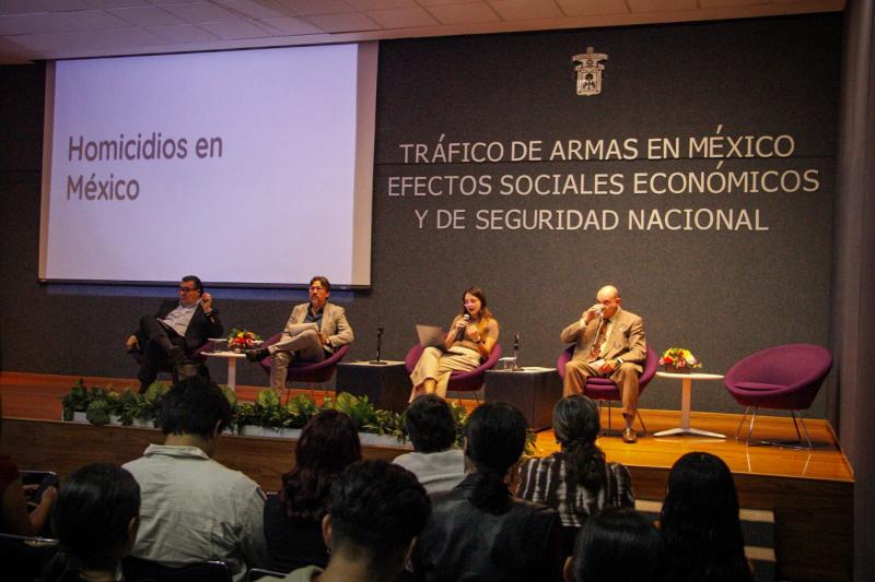Foro en CUCEA alerta sobre impacto del tráfico ilegal de armas en México