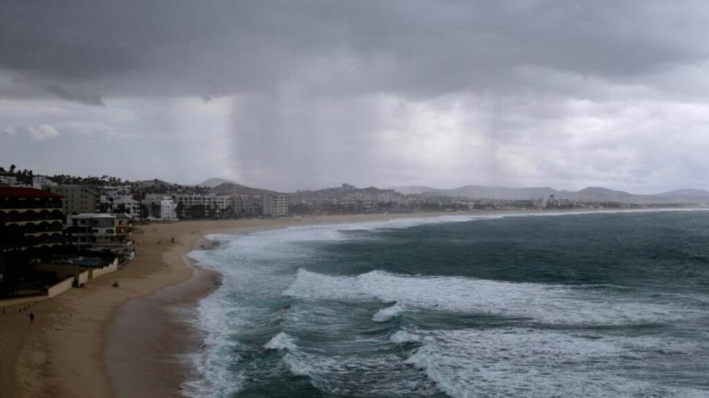 ‘Juliette’ se convierte en tormenta tropical y avanza dejando lluvias en México