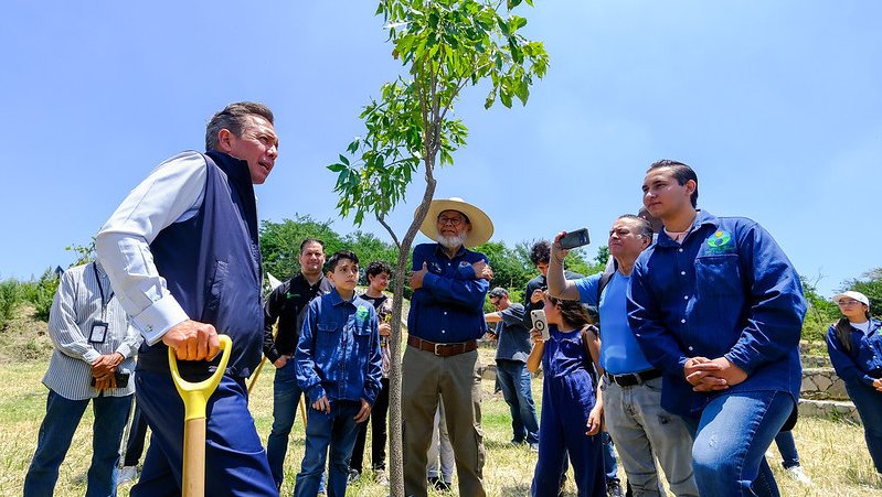 Encabeza Gobernador Pablo Lemus reforestación del Bosque Pedagógico del Agua Colomos III