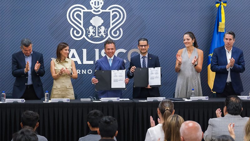 Firman Gobierno de Jalisco y CMIC Convenio  para capacitar a trabajadores