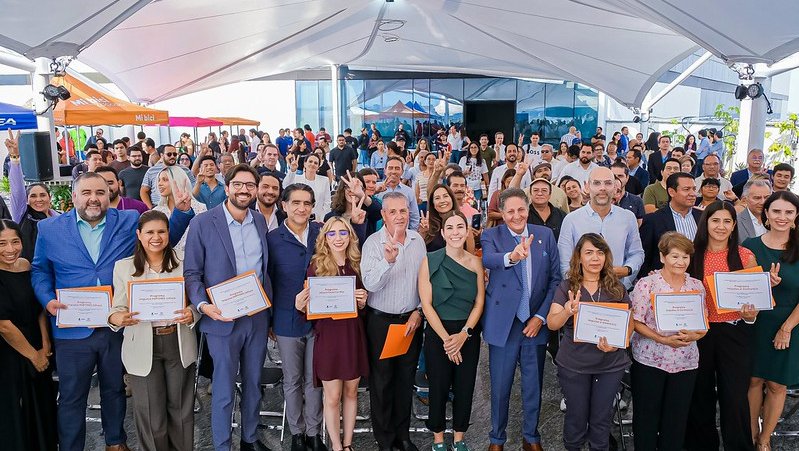 SEDECO entrega 5.5 millones de pesos a 64 empresas de Zapopan