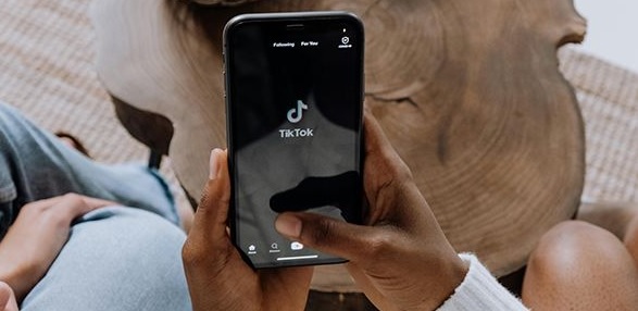 TikTok suspende temporalmente transmisiones en vivo en Indonesia tras aumento de protestas violentas