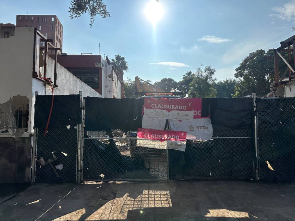 Clausuran obra irregular en finca con valor patrimonial en Guadalajara; ocho personas detenidas