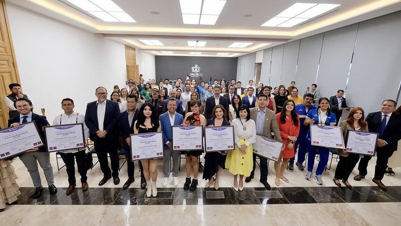 Ocho jóvenes jaliscienses reciben el Premio Estatal de la Juventud 2025