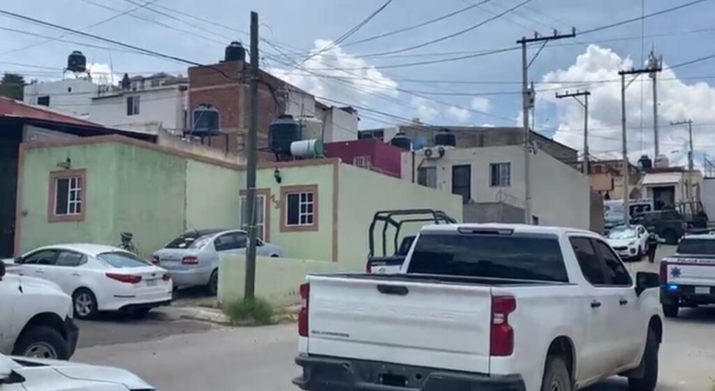 Sacan a hombre de ambulancia a la fuerza en Villas del Tec