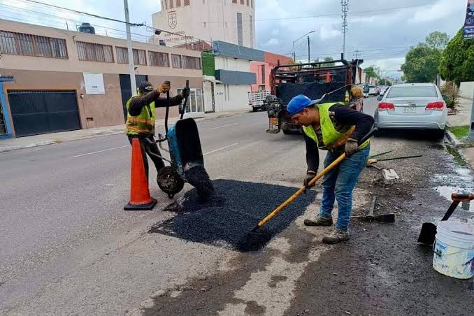 Baches en calles aumentaron tras lluvias, diez cuadrillas trabajan en la reparación: Bonifacio Herrera