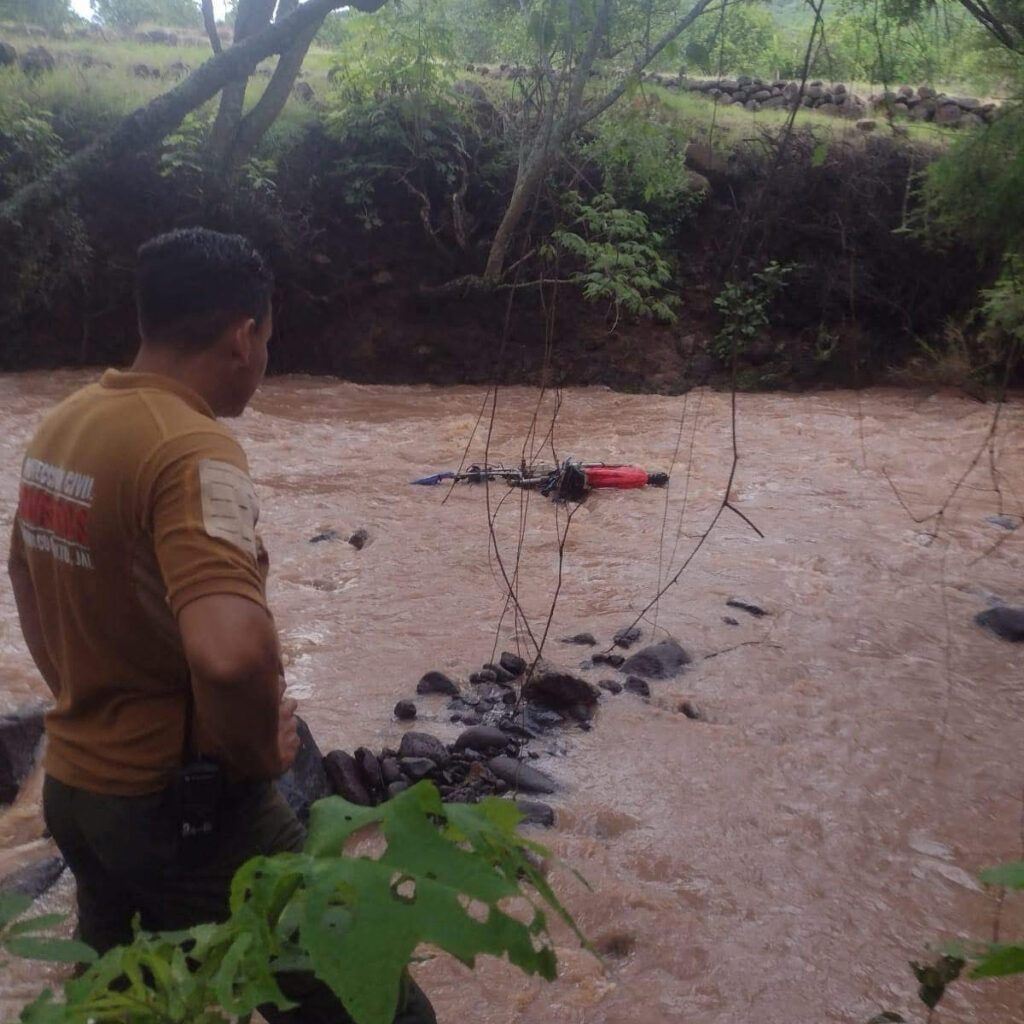 Niña fallece tras ser arrastrada por la corriente en Atotonilco el Alto