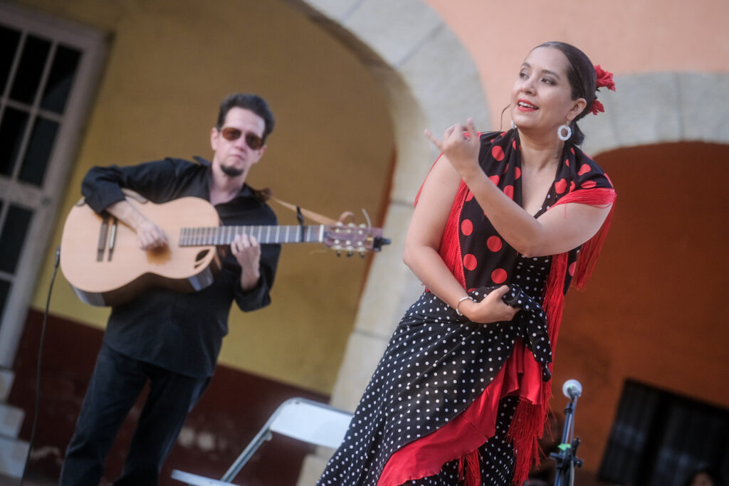 Ritmos gitanos llegan al Edificio Arroniz con D’rumbaos