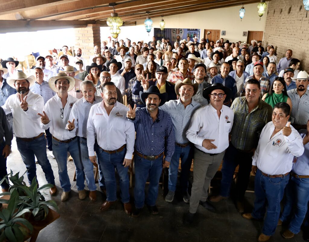 Entrega SADER  apoyos por 3 millones de pesos a productores de raicilla