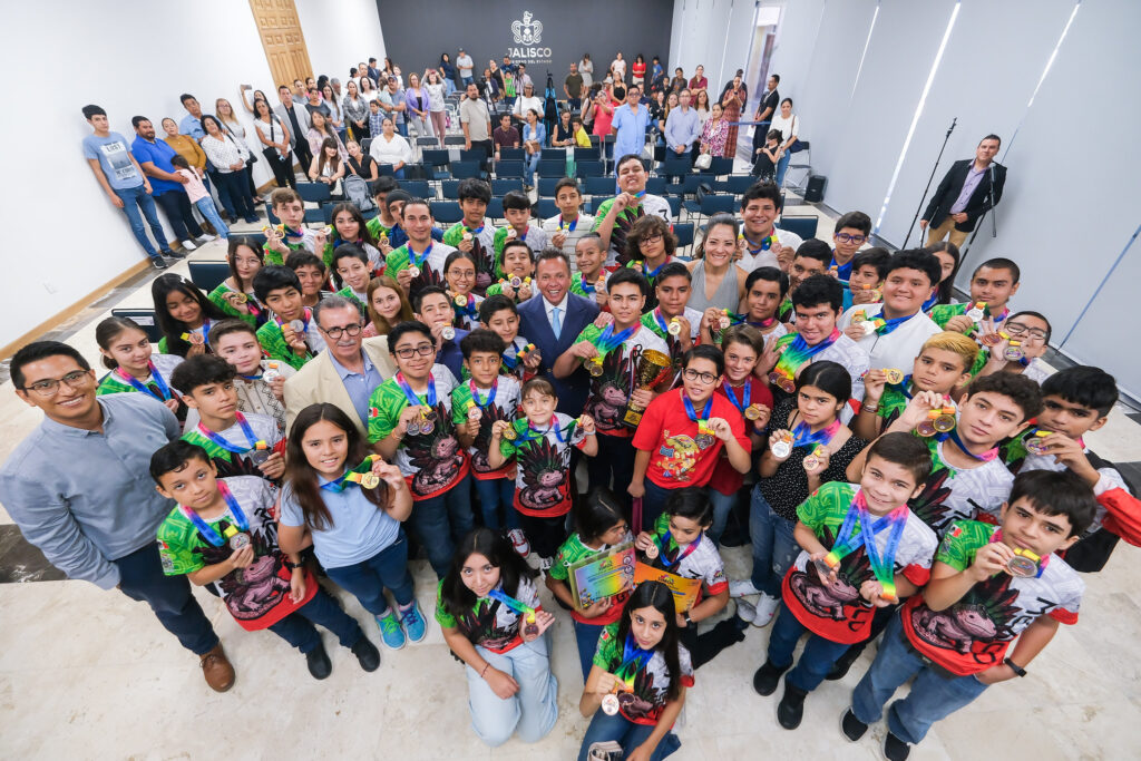 Reconoce Pablo Lemus a estudiantes jaliscienses que brillaron en la Olimpiada Internacional de Matemáticas