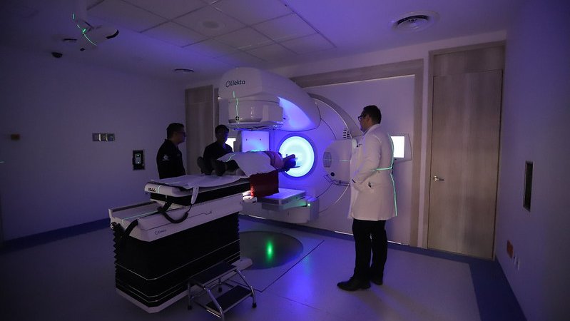 Inauguran moderno acelerador lineal en Instituto de Cancerología