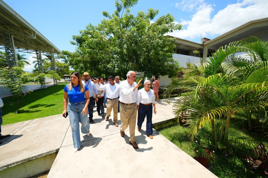 Gobierno que responde: mejora educativa con visión integral en San Juan de Abajo