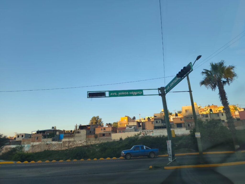 Semáforo sin funcionar tras choque en Niños Héroes, ya hay apoyo vial