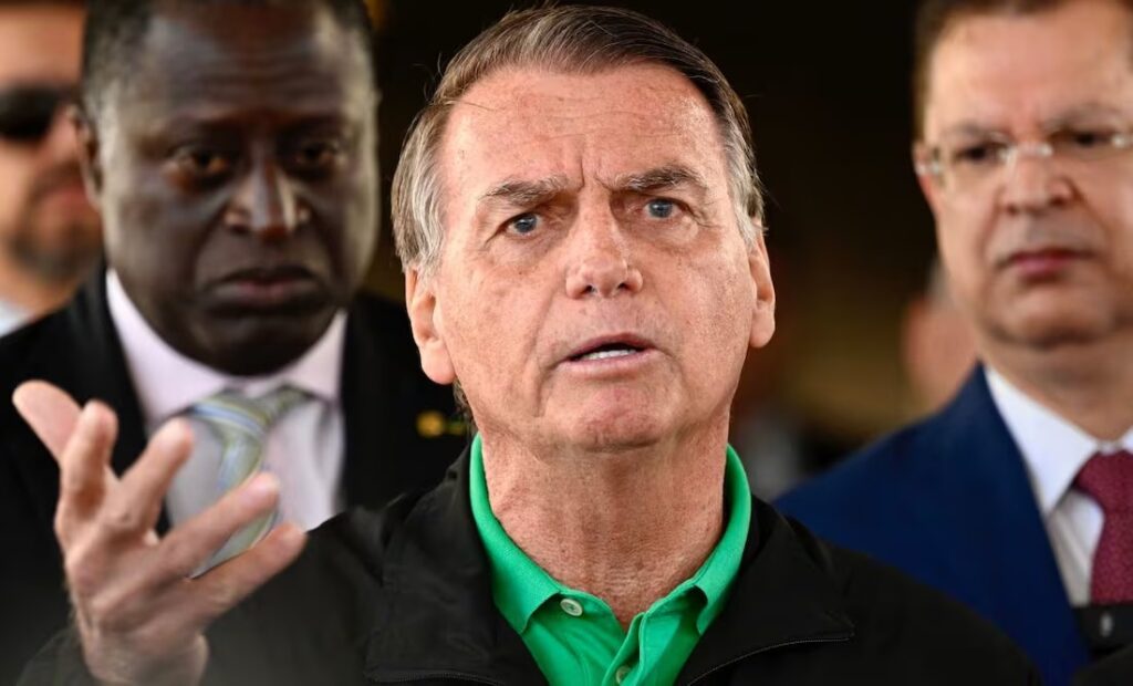 Bolsonaro pide permiso para dejar prisión domiciliaria y hacerse exámenes médicos