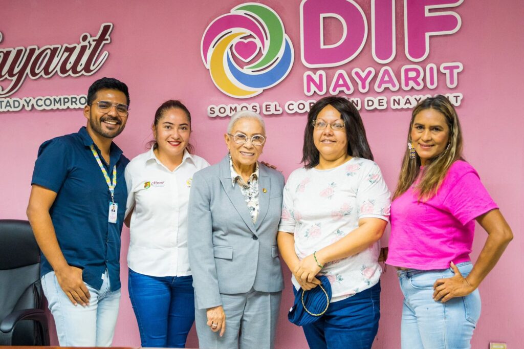 Entrega Beatriz Estrada pelucas oncológicas artesanales