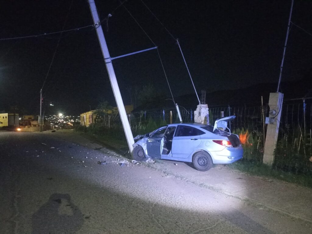 Choca y abandona el vehículo en la avenida Niños Héroes por la madrugada