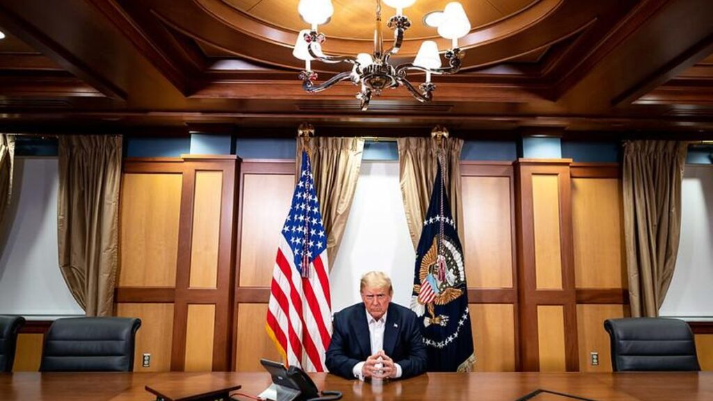 Trump dona su primer salario presidencial a renovaciones en la Casa Blanca