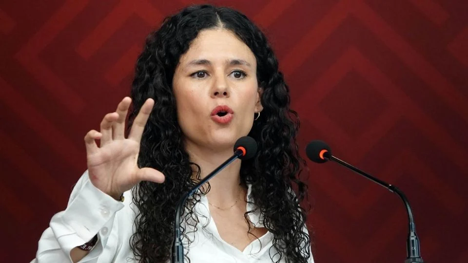 Luisa María Alcalde señala a Samuel García por viajes de lujo