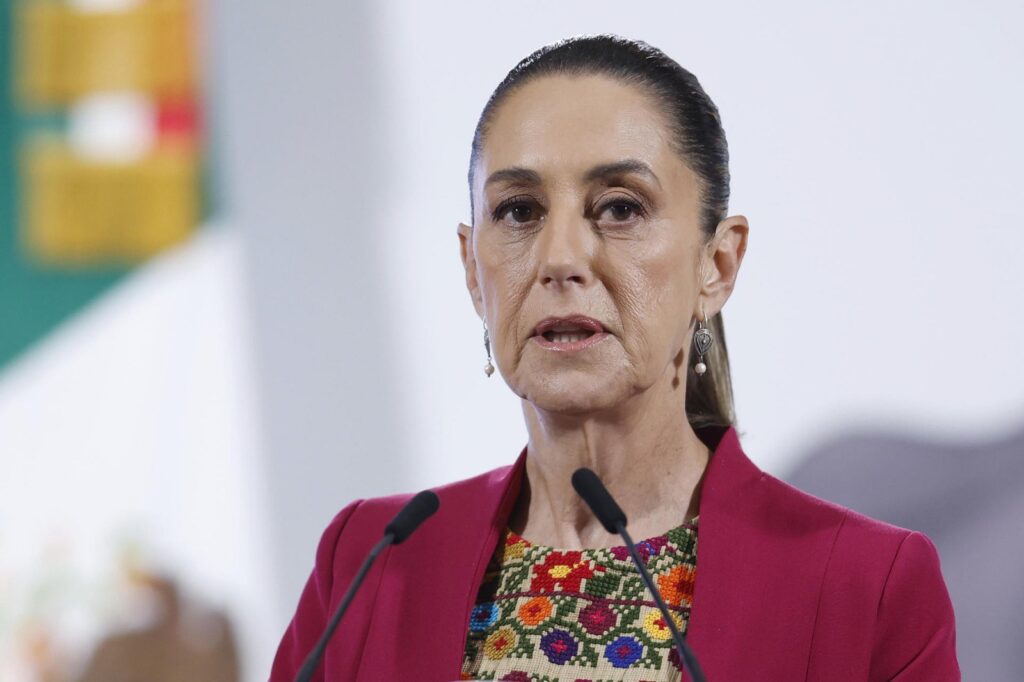 Sheinbaum indica que exconsejeros del INE pueden participar en debate de reforma electoral