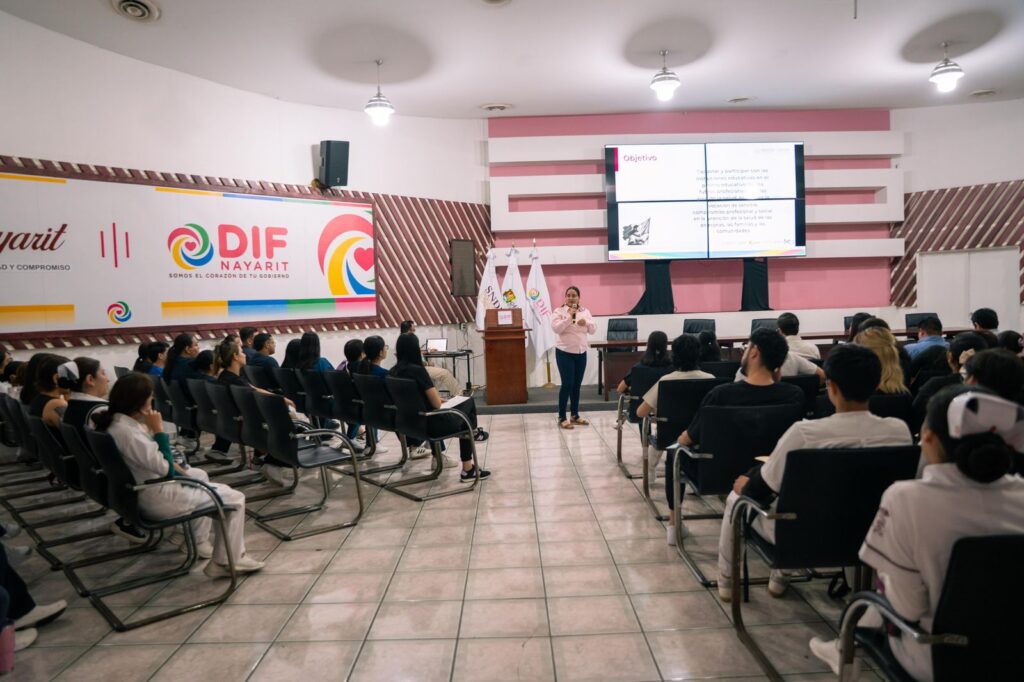 Se integran al DIF Nayarit pasantes de carreras médicas y afines