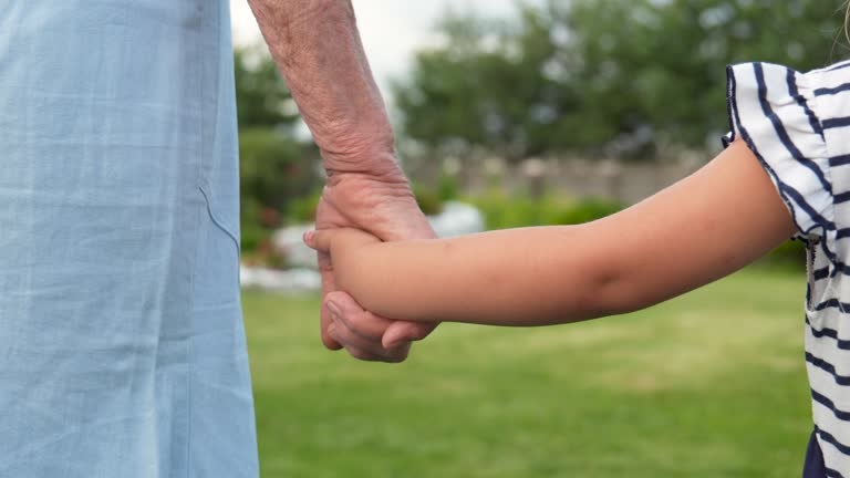Abuelita roba a su propio nieto y queda bajo arresto