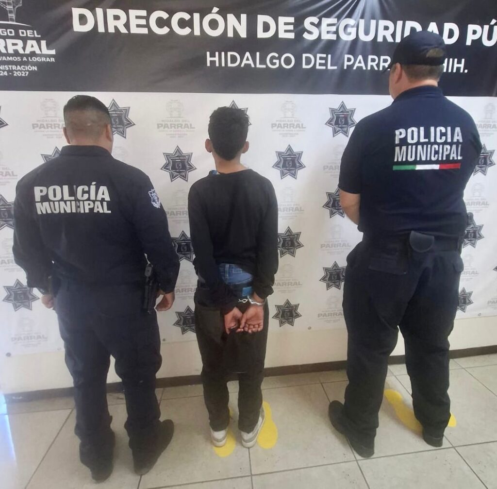 Detienen a menor por presunto robo a tienda en la Av. Niños Héroes