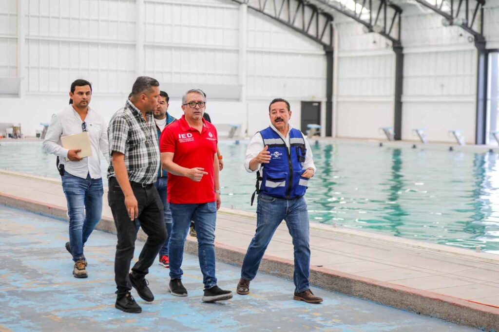 A punto de concluir rehabilitación de la Alberca 450; alcalde Bonifacio supervisa detalles finales