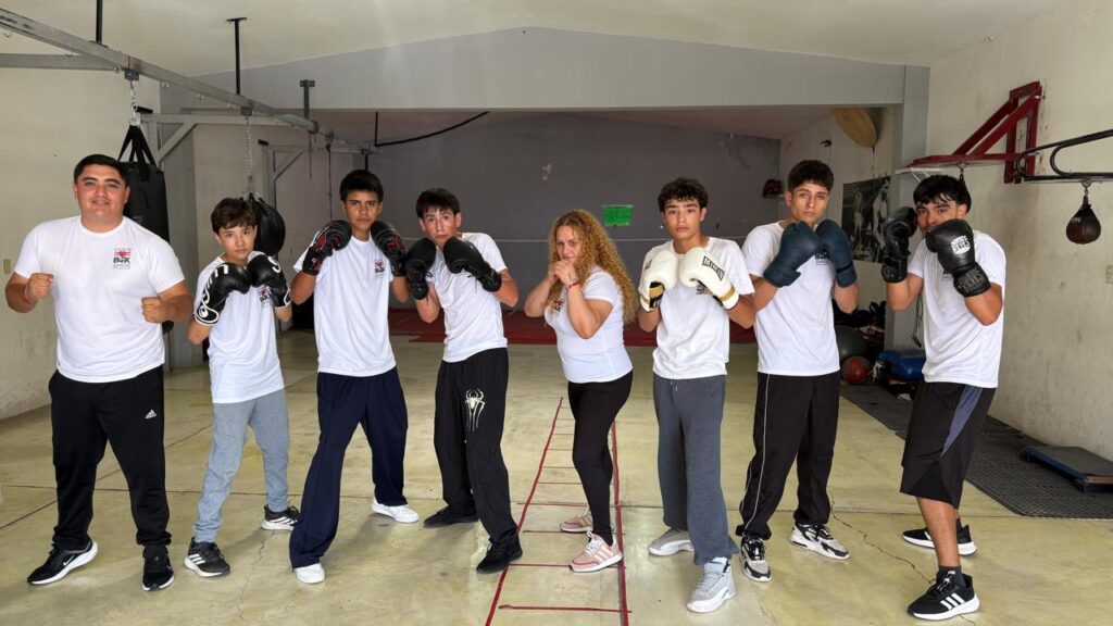 Boxeadores santiagueros viajan a Durango para competir en torneo estatal