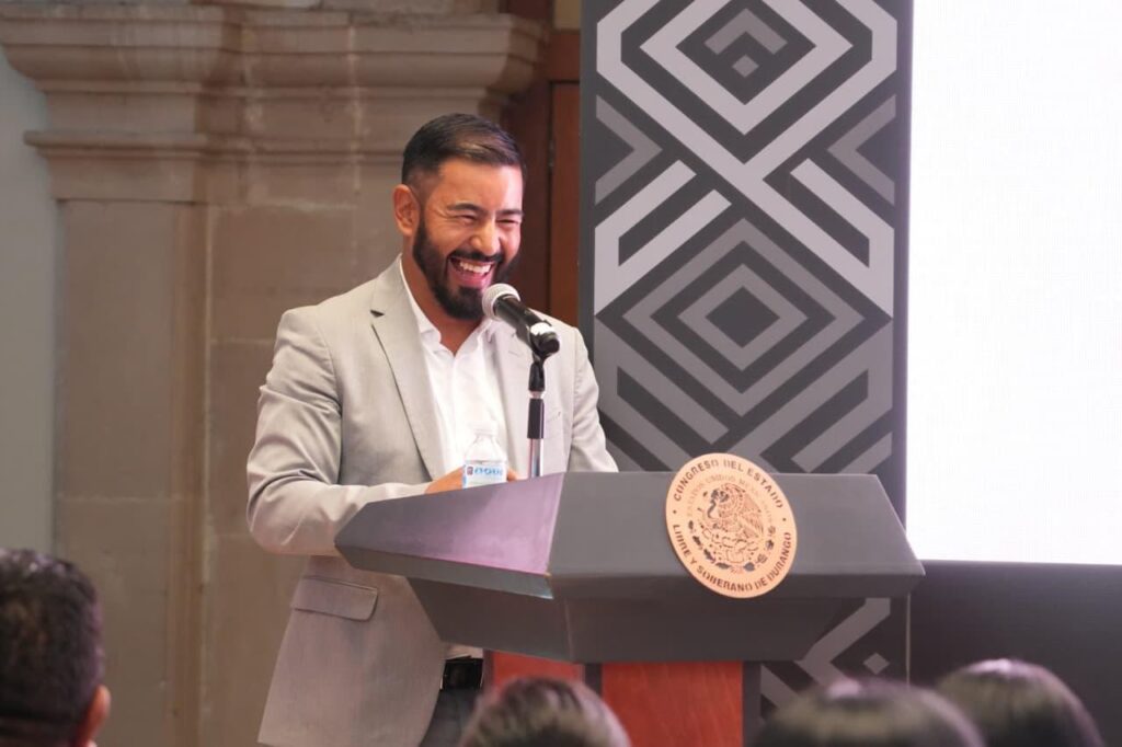 Héctor Herrera rinde informe en el Congreso de Durango