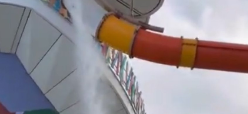 VIDEO: Se rompe un tobogán en el crucero más grande del mundo
