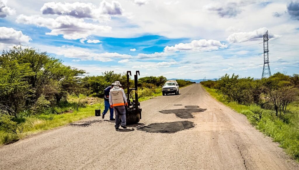 Bacheo mejora conectividad en Guadalupe Victoria: SECOPE