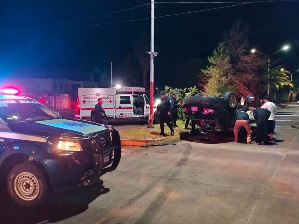 Alcohol y exceso de velocidad: dos menores lesionados en Santiago Papasquiaro