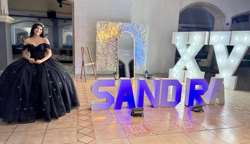 SANDRA DARLENE CUMPLIÓ XV AÑOS! Tuvo una fiesta única e inolvidable.