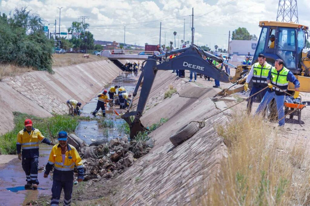 Alcalde Bonifacio Herrera refuerza limpieza de canales en zona urbana para prevenir riesgos durante temporada de lluvias