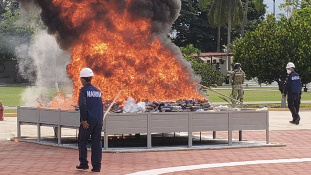FGR incinera más de una tonelada y media de cocaína en Puerto Vallarta