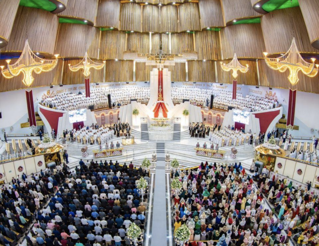 Más de 300 mil fieles se congregaron para la Santa Cena de La Luz del Mundo