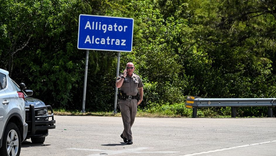 Juez ordena cierre de Alligator Alcatraz en 60 días; prohíbe ingresar a más detenidos