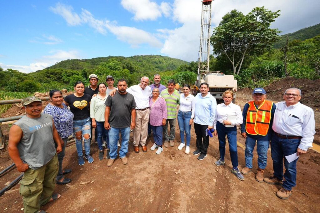 Beneficia gobernador Navarro a habitantes de la Yerba