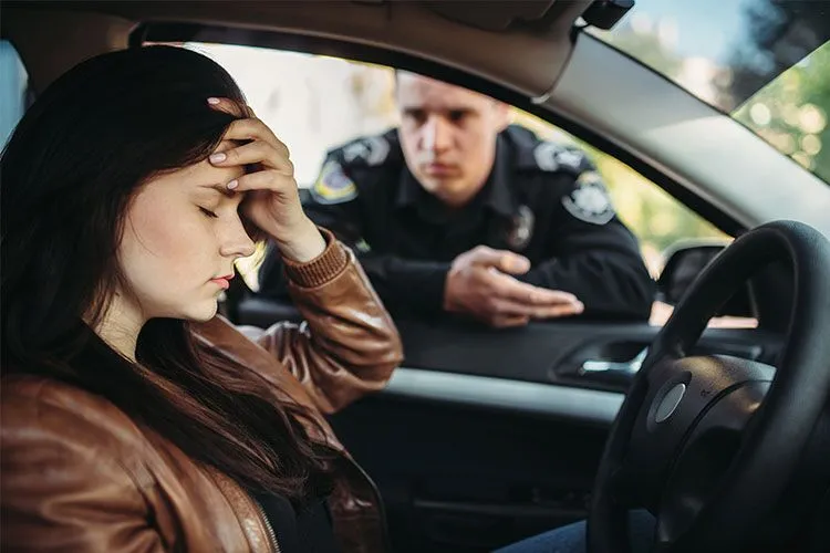 España prohíbe renovar licencias a conductores con debilidad visual, epilepsia y otras enfermedades