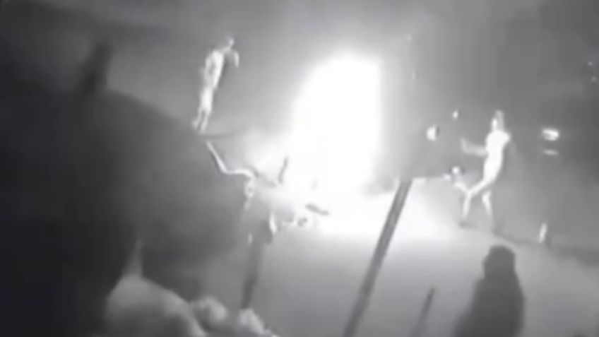 VIDEO: Hombre le prende fuego a su expareja en la vía pública