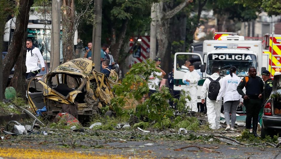 Atentado en base aérea de Colombia deja 6 muertos y 50 heridos; señalan ataque terrorista