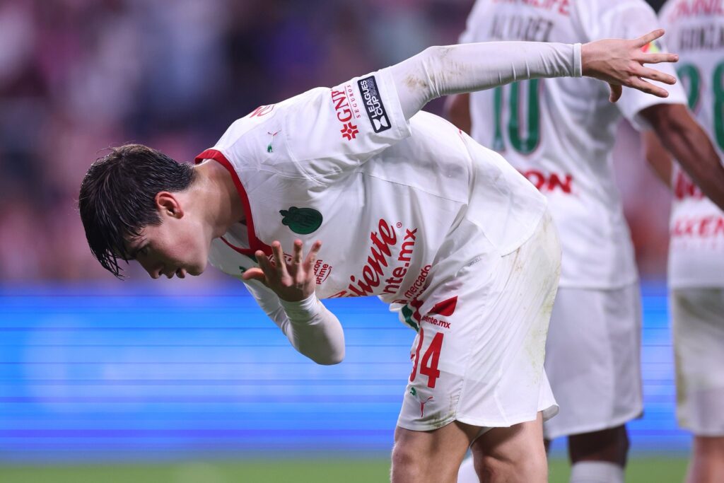 Chivas logra primer triunfo en la Leagues Cup, pero no le sirvió de nada.