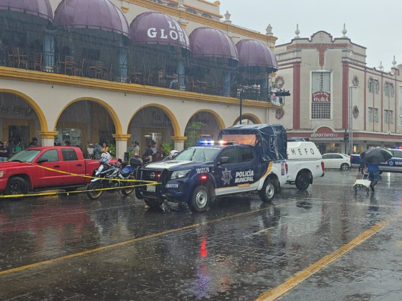 Cae muro encima de un hombre, quien pierde la vida en pleno centro de Tepic