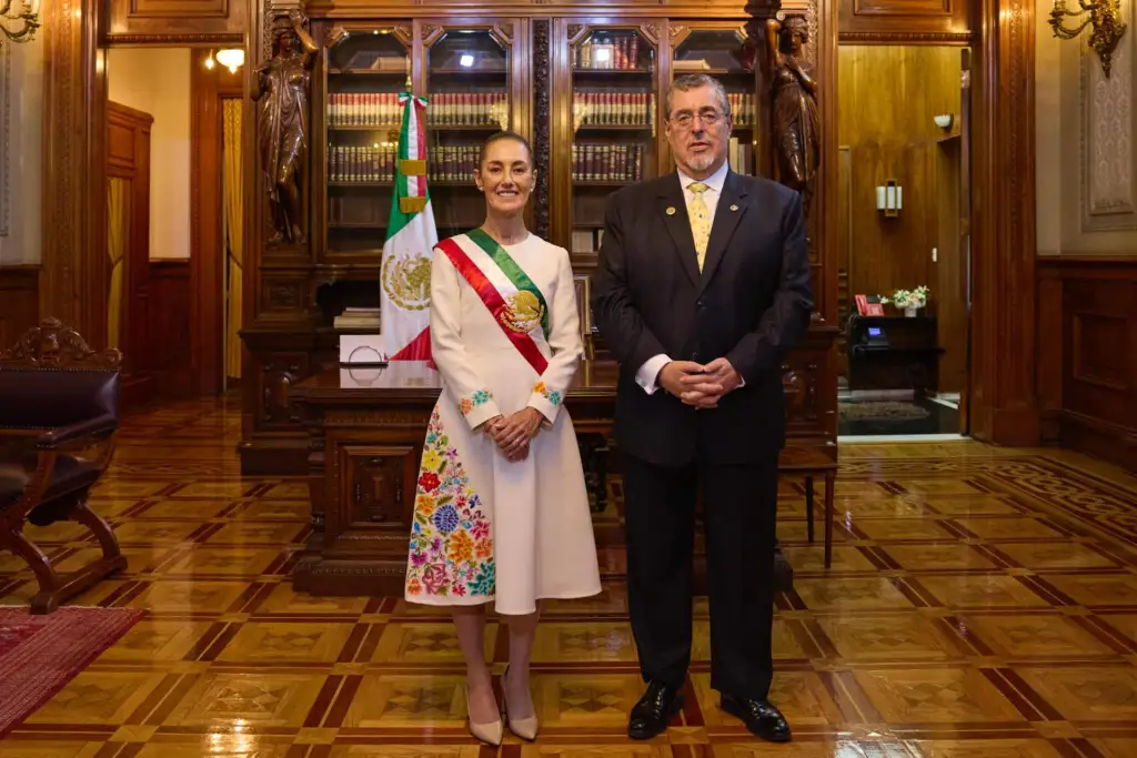 Sheinbaum y Arévalo conversan previo a encuentro bilateral