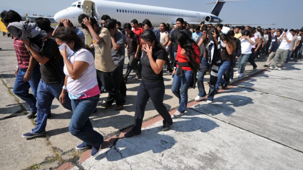 Gobierno de Trump afirma que ha detenido más 300 mil migrantes desde enero