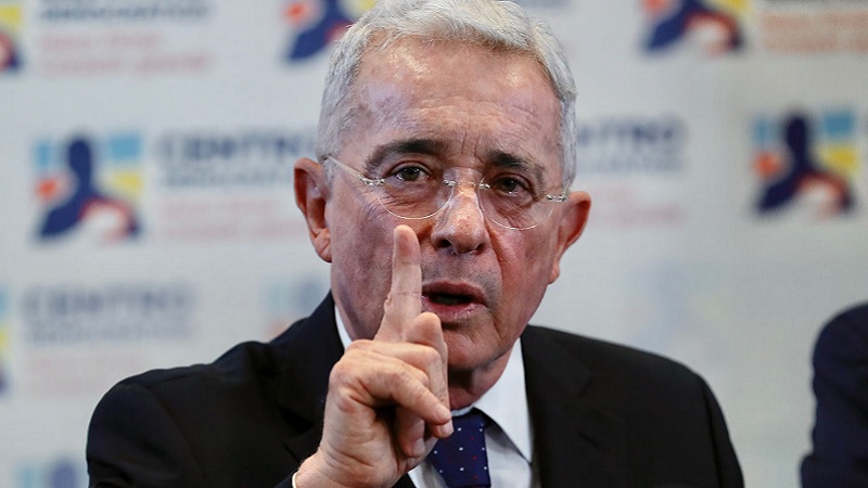 Álvaro Uribe solicita libertad condicional mientras apela condena por soborno