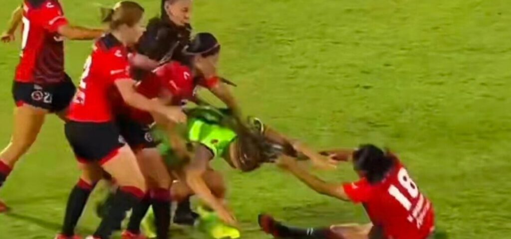 VIDEO: Jugadoras de Juárez y Tijuana se van a los golpes en pleno partido