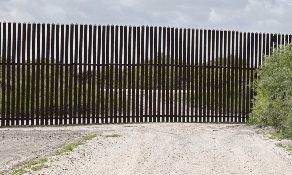 Al menos tres extranjeros murieron al tratar de ingresar a EU por la frontera de Texas